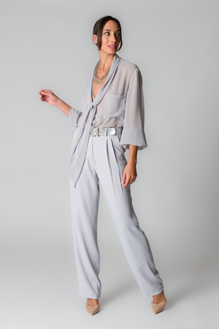 Camicia donna grigio perla in georgette con sciarpina - immagine 2