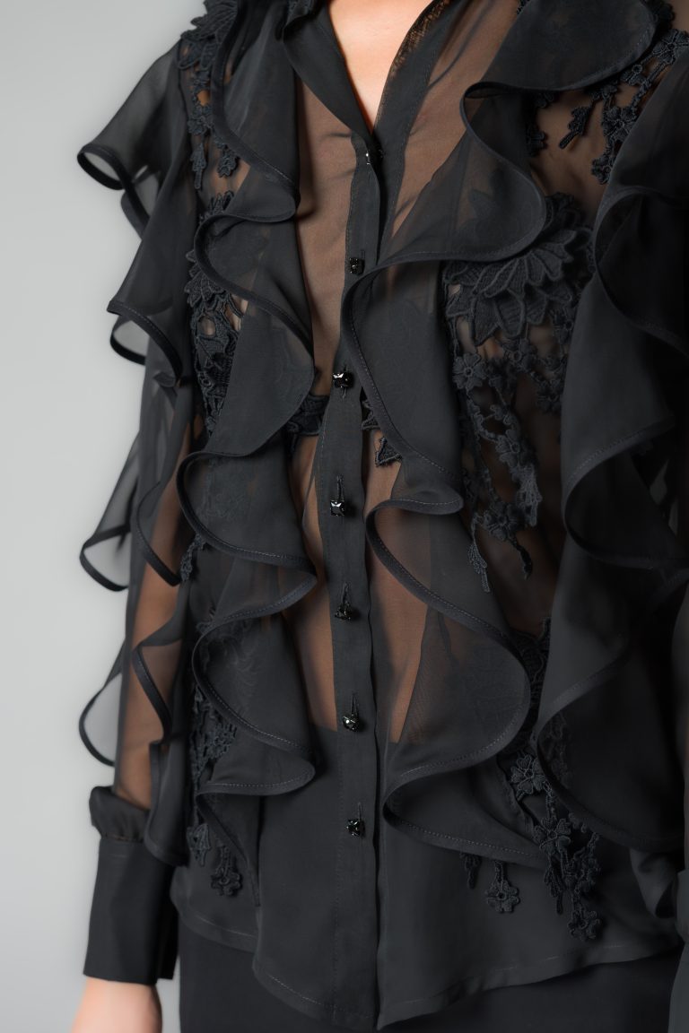 Camicia donna con volant e pizzo in voile nero - immagine 3
