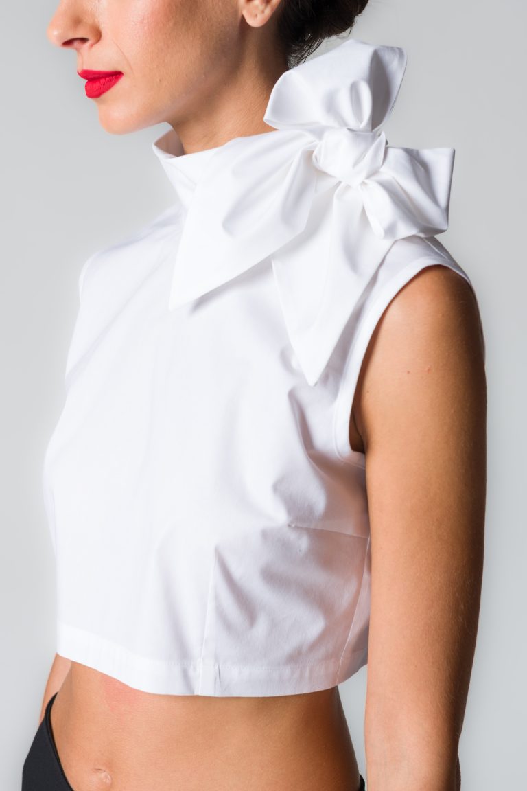 Camicia donna cropped bianca in cotone con sciarpina - immagine 2