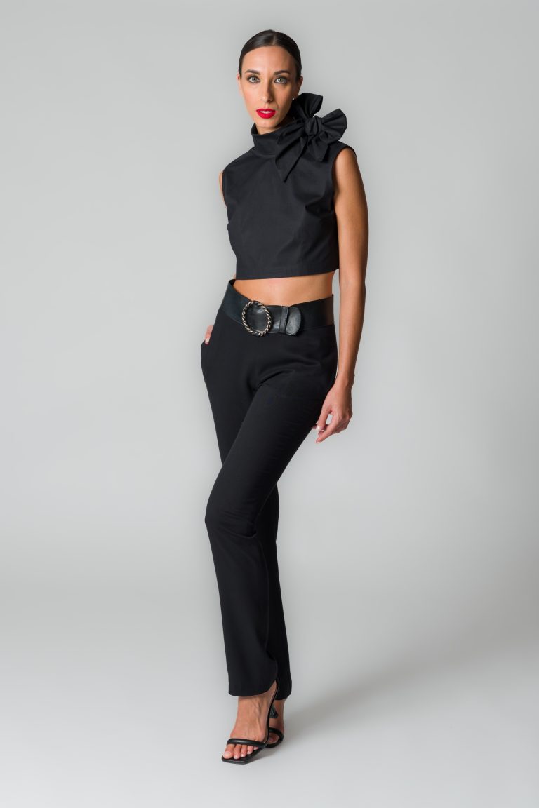 Camicia donna cropped nera in cotone con sciarpina - immagine 3
