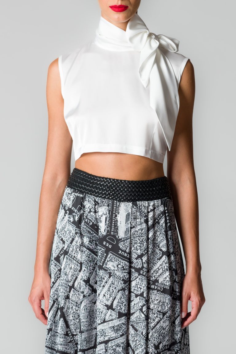 Camicia donna cropped bianca in satin stretch con sciarpina - immagine 2